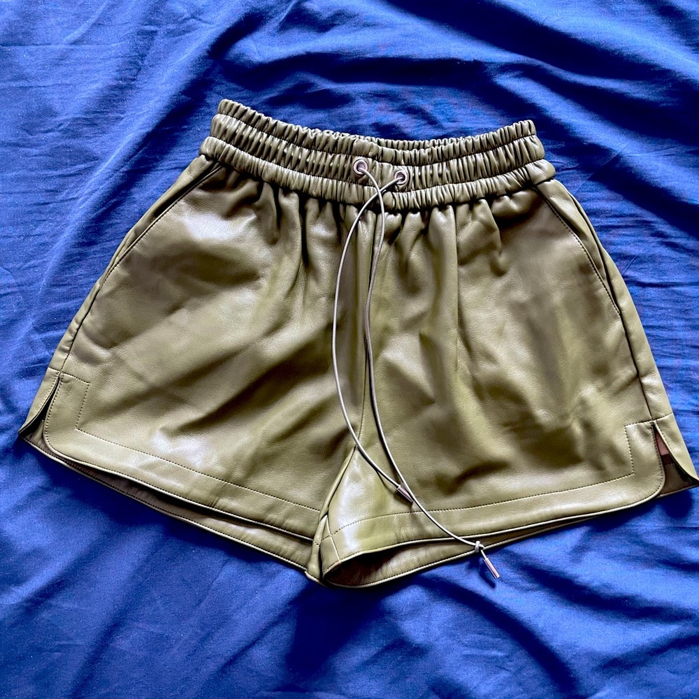 New Without Tags Frankie Shop Olive Faux Agata Leather Shorts Size XS Never worn